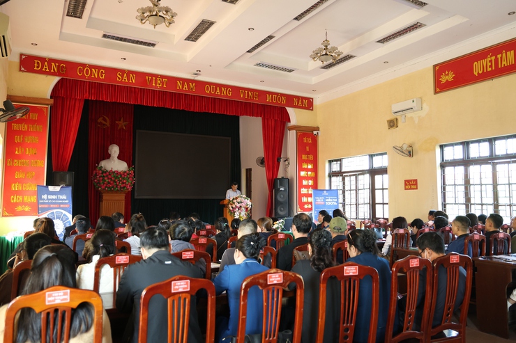 Hội nghị tập huấn hỗ trợ hộ kinh doanh chuyển đổi mô hình từ thuế khoán sang kê khai
- Ảnh 1.