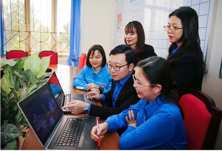 Xây dựng “thế trận lòng dân” trên không gian mạng để bảo vệ nền tảng tư tưởng của Đảng.- Ảnh 2.