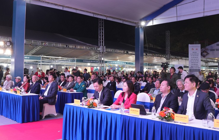 Bát Tràng thúc đẩy quảng bá, giao thương kết nối các sản phẩm OCOP của địa phương- Ảnh 1.