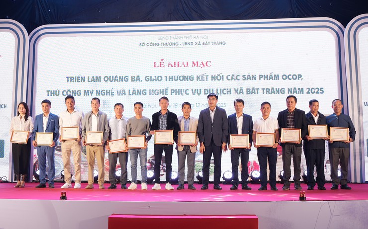 Bát Tràng thúc đẩy quảng bá, giao thương kết nối các sản phẩm OCOP của địa phương- Ảnh 5.