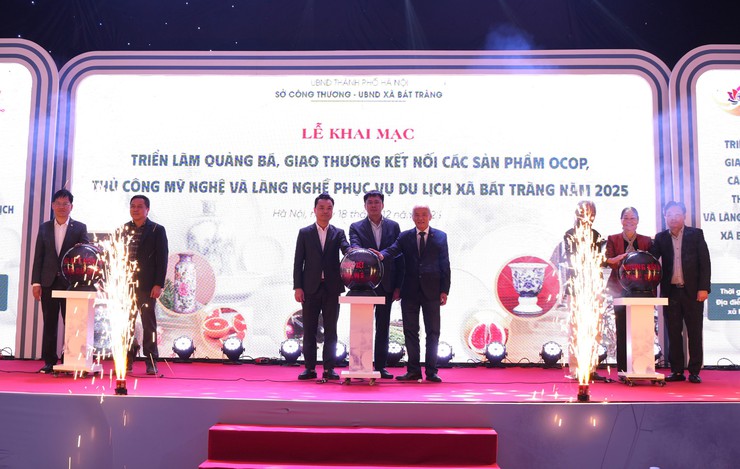 Bát Tràng thúc đẩy quảng bá, giao thương kết nối các sản phẩm OCOP của địa phương- Ảnh 4.