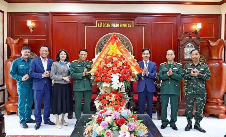 Lãnh đạo xã Đoài Phương chúc mừng các đơn vị quân đội nhân dịp 22/12- Ảnh 3.