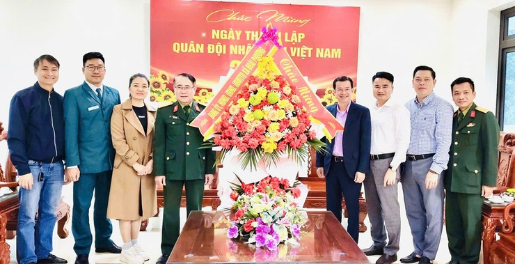 Lãnh đạo xã Đoài Phương chúc mừng các đơn vị quân đội nhân dịp 22/12- Ảnh 6.