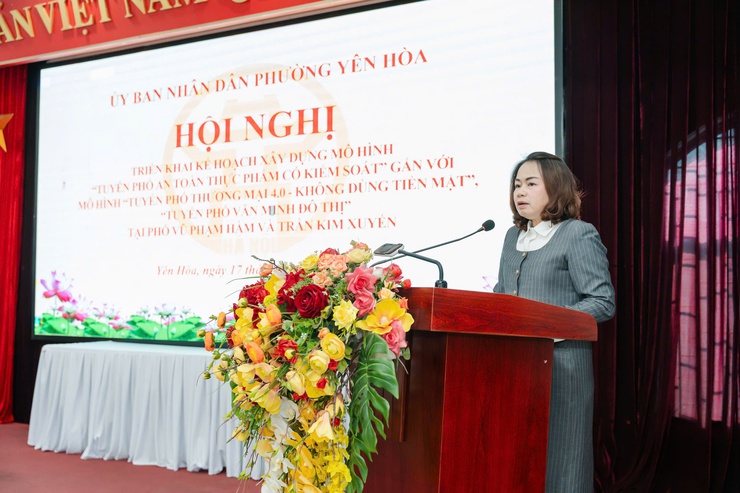 Phường Yên Hòa tổ chức Hội nghị triển khai xây dựng mô hình “Tuyến phố an toàn thực phẩm có kiểm soát” gắn với mô hình “Tuyến phố thương mại 4.0 - Không dùng tiền mặt”, “Tuyến phố văn minh đô thị”- Ảnh 3.