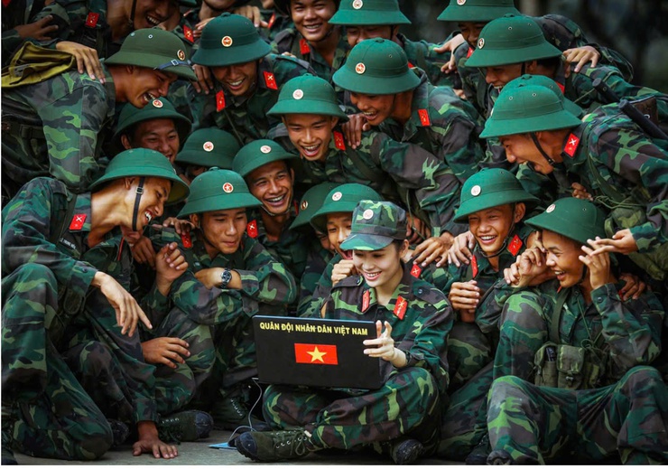 Xây dựng “thế trận lòng dân” trên không gian mạng để bảo vệ nền tảng tư tưởng của Đảng.- Ảnh 1.