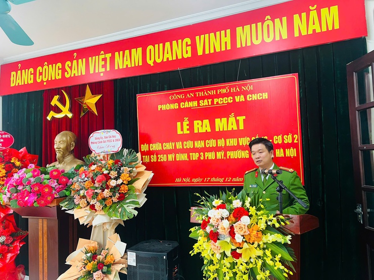 Đội Chữa cháy và Cứu nạn cứu hộ khu vực số 16 ra mắt Cơ sở 2 tại phường Từ Liêm
- Ảnh 2.