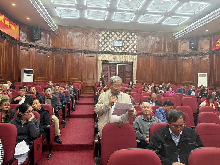 Đại biểu Hội đồng nhân dân phường Từ Liêm tiếp xúc cử tri sau Kỳ họp thường lệ cuối năm 2025- Ảnh 2.