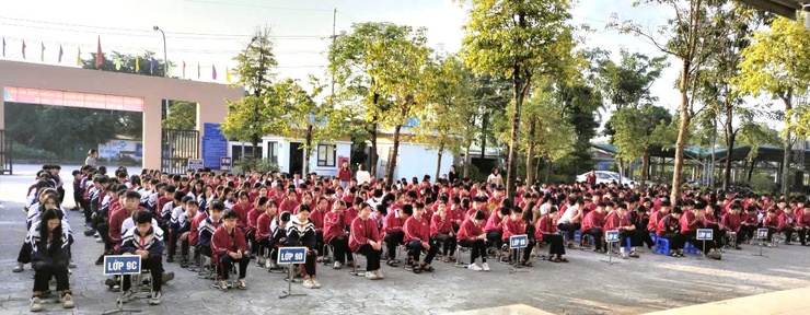 Hội CCB và Đoàn TN xã Vĩnh Thanh phối hợp với Trường Trung học cơ sở Tàm Xá tổ chức Hội nghị "Nói chuyện truyền thống nhân kỷ niệm 81 năm Ngày thành lập Quân đội Nhân dân Việt Nam"- Ảnh 4.