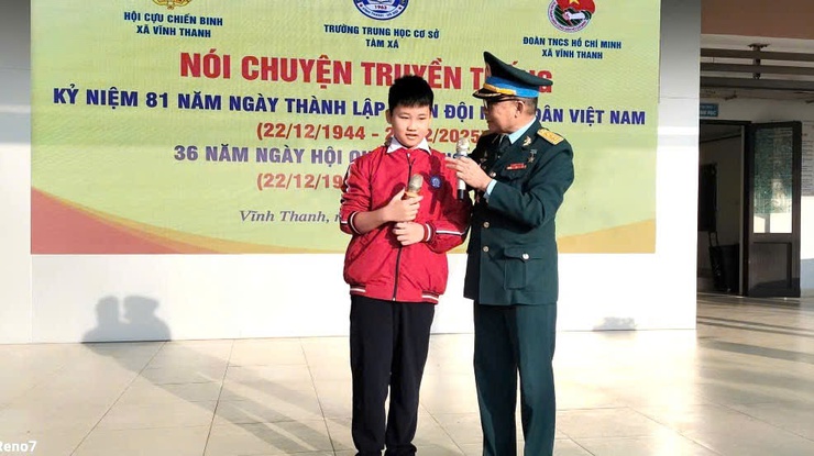 Hội CCB và Đoàn TN xã Vĩnh Thanh phối hợp với Trường Trung học cơ sở Tàm Xá tổ chức Hội nghị "Nói chuyện truyền thống nhân kỷ niệm 81 năm Ngày thành lập Quân đội Nhân dân Việt Nam"- Ảnh 6.