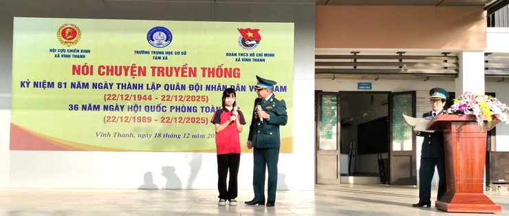 Hội CCB và Đoàn TN xã Vĩnh Thanh phối hợp với Trường Trung học cơ sở Tàm Xá tổ chức Hội nghị "Nói chuyện truyền thống nhân kỷ niệm 81 năm Ngày thành lập Quân đội Nhân dân Việt Nam"- Ảnh 8.