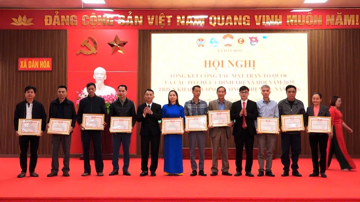 TỔNG KẾT CÔNG TÁC MTTQ VÀ CÁC TỔ CHỨC CHÍNH TRỊ – XÃ HỘI NĂM 2025
Đoàn kết – đổi mới – hướng mạnh về cơ sở, phục vụ Nhân dân
- Ảnh 16.