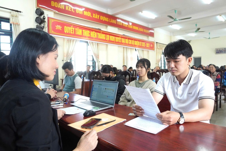 Phát huy hiệu quả mô hình “Nhà văn hoá số – Dịch vụ công đến từng thôn” tại xã Vân Đình- Ảnh 4.