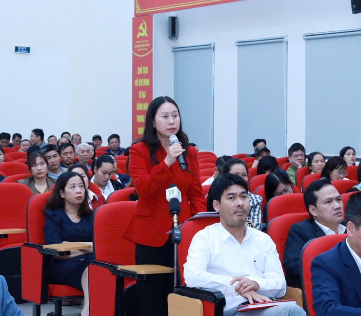 Đại biểu Quốc hội Thành phố Hà Nội đơn vị bầu cử số 5 tiếp xúc cử tri sau kỳ họp thứ 10, Quốc hội khóa 15- Ảnh 1.