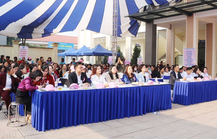 Hội LHPN Thành phố Hà Nội Truyền thông phòng ngừa ung thư vú, ung thư cổ tử cung cho phụ nữ  xã Quốc Oai- Ảnh 1.