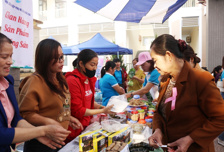 Hội LHPN Thành phố Hà Nội Truyền thông phòng ngừa ung thư vú, ung thư cổ tử cung cho phụ nữ  xã Quốc Oai- Ảnh 17.