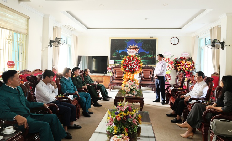 Xã Quảng Bị thăm, chúc mừng Khu Vực Phòng Thủ 5 – Thanh Oai nhân kỷ niệm 81 năm Ngày thành lập Quân đội nhân dân Việt Nam (22/12)- Ảnh 4.