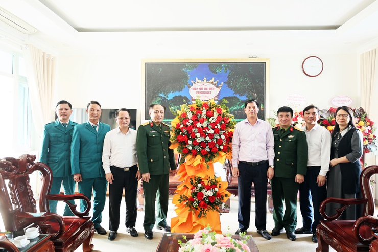 Xã Quảng Bị thăm, chúc mừng Khu Vực Phòng Thủ 5 – Thanh Oai nhân kỷ niệm 81 năm Ngày thành lập Quân đội nhân dân Việt Nam (22/12)- Ảnh 1.