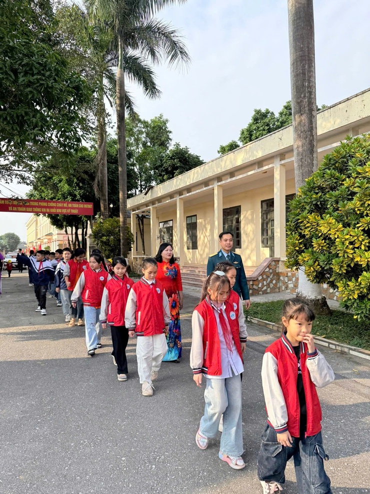 Các trường học trên địa bàn xã Phú Nghĩa tổ chức cho học sinh trải nghiệm thực tế tại Tiểu đoàn S300 – Trung đoàn 64- Ảnh 7.