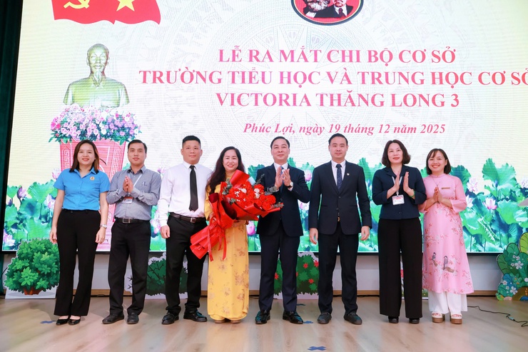 Lễ ra mắt Chi bộ đảng cơ sở: Trường Tiểu học và THCS Victoria Thăng Long 3- Ảnh 3.