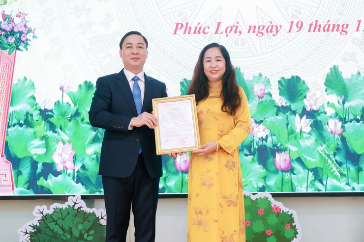 Lễ ra mắt Chi bộ đảng cơ sở: Trường Tiểu học và THCS Victoria Thăng Long 3- Ảnh 1.