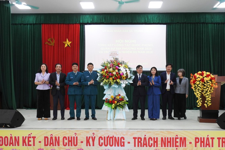 TRUNG GIÃ TỔNG KẾT CÔNG TÁC QUỐC PHÒNG, QUÂN SỰ ĐỊA PHƯƠNG NĂM 2025- Ảnh 1.