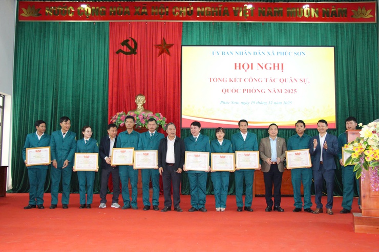 XÃ PHÚC SƠN TỔ CHỨC HỘI NGHỊ TỔNG KẾT CÔNG TÁC QUÂN SỰ, QUỐC PHÒNG NĂM 2025- Ảnh 3.