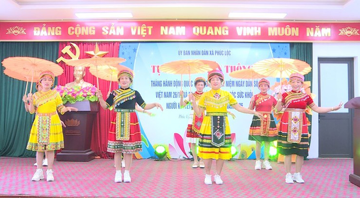 UBND xã Phúc Lộc tổ chức Tụ điểm truyền thông Tháng hành động quốc gia về dân số- Ảnh 1.