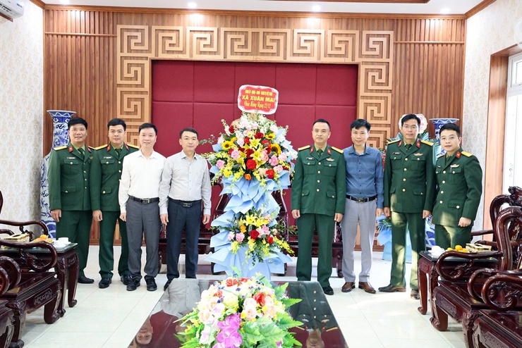 Đồng chí Bí thư Đảng ủy xã Xuân Mai thăm, chúc mừng Kho J106 nhân kỷ niệm Ngày thành lập Quân đội nhân dân Việt Nam- Ảnh 2.