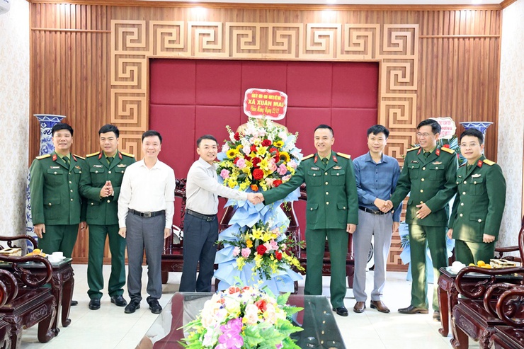 Đồng chí Bí thư Đảng ủy xã Xuân Mai thăm, chúc mừng Kho J106 nhân kỷ niệm Ngày thành lập Quân đội nhân dân Việt Nam- Ảnh 3.