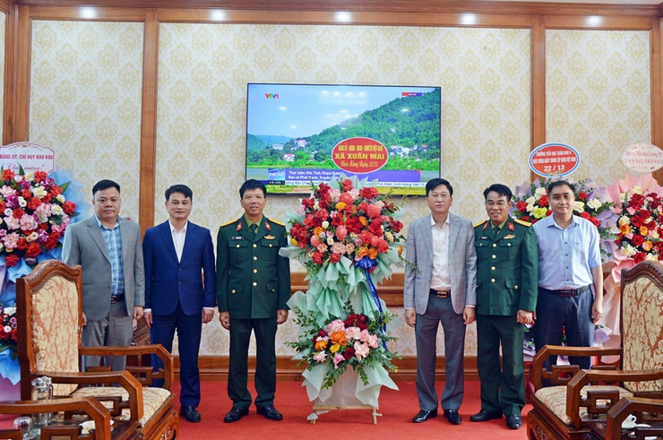 Xã Xuân Mai tổ chức 11 đoàn đi thăm, chúc mừng các đơn vị Quân đội nhân kỷ niệm Ngày thành lập Quân đội nhân dân Việt Nam- Ảnh 3.