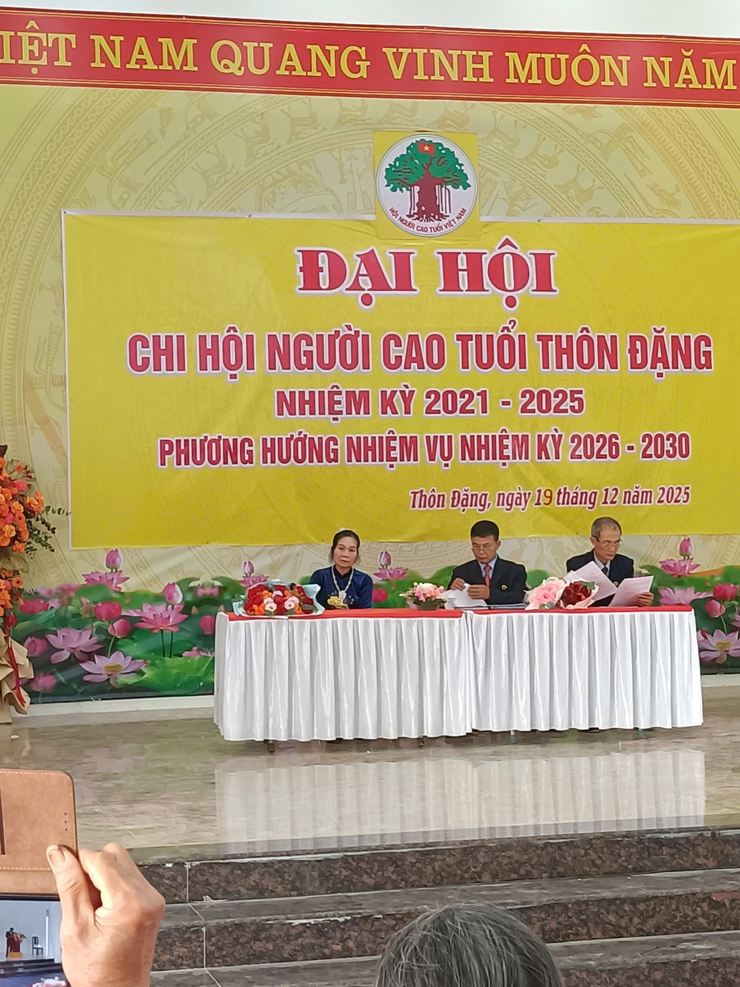 Hội Người cao tuổi thôn Đặng tổ chức Đại hội nhiệm Kỳ 2021- 2025 và triển khai phương hướng nhiệm vụ nhiệm kỳ 2026 -2030- Ảnh 1.