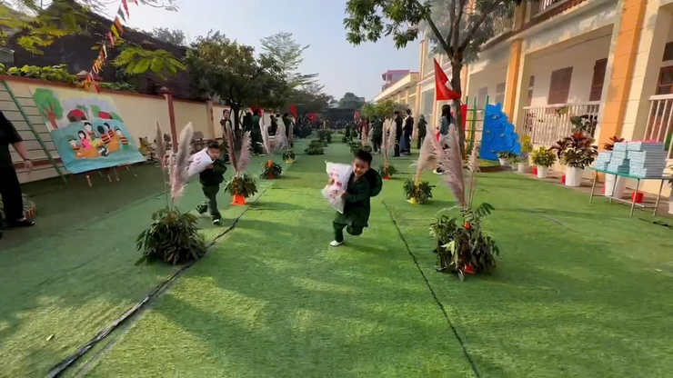 Trường Mầm non Xuy Xá tổ chức Chương trình trải nghiệm “Chiến sĩ tí hon” - Hoạt động ý nghĩa giáo dục truyền thống yêu nước cho trẻ mầm non- Ảnh 5.