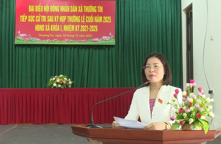 Đại biểu HĐND xã Thường Tín tiếp xúc cử tri sau kỳ họp thường lệ cuối năm 2025.
- Ảnh 1.