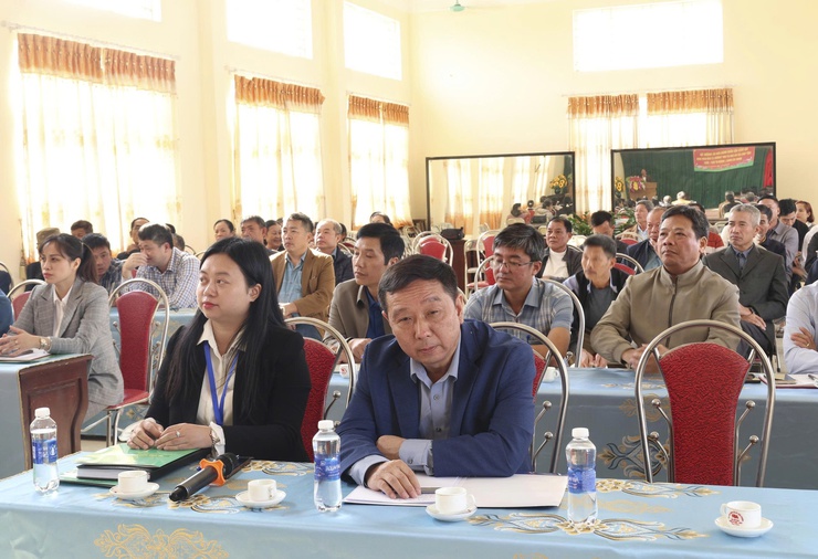 Đại biểu HĐND xã Thường Tín tiếp xúc cử tri sau kỳ họp thường lệ cuối năm 2025.
- Ảnh 2.