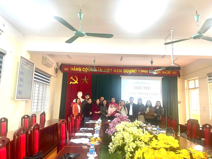 Tam Hưng chấm thi Hội thi giáo viên dạy giỏi cấp tiểu học năm học 2025 – 2026- Ảnh 1.