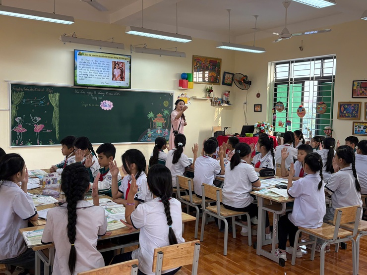 Tam Hưng chấm thi Hội thi giáo viên dạy giỏi cấp tiểu học năm học 2025 – 2026- Ảnh 2.