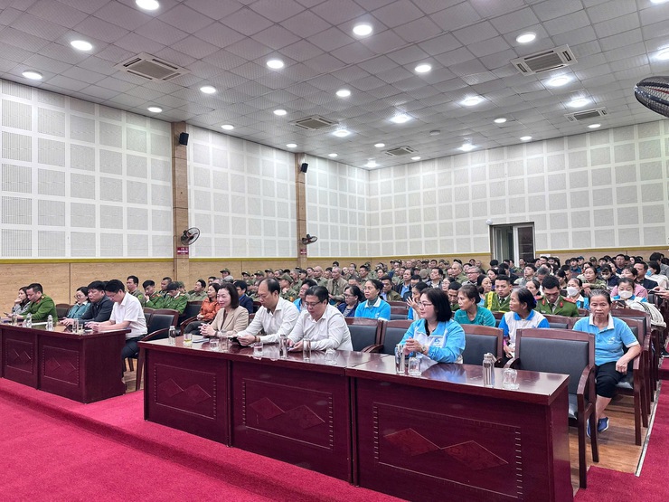 Phường Long Biên tổ chức lễ ra quân triển khai Kế hoạch số 332/KH-UBND của UBND thành phố Hà Nội về giải quyết điểm nghẽn trật tự đô thị- Ảnh 2.