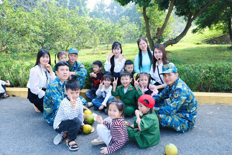 Hơn 200 học sinh Trường Mầm non Đông Phương Yên trải nghiệm tại Tiểu đoàn S300- Ảnh 6.