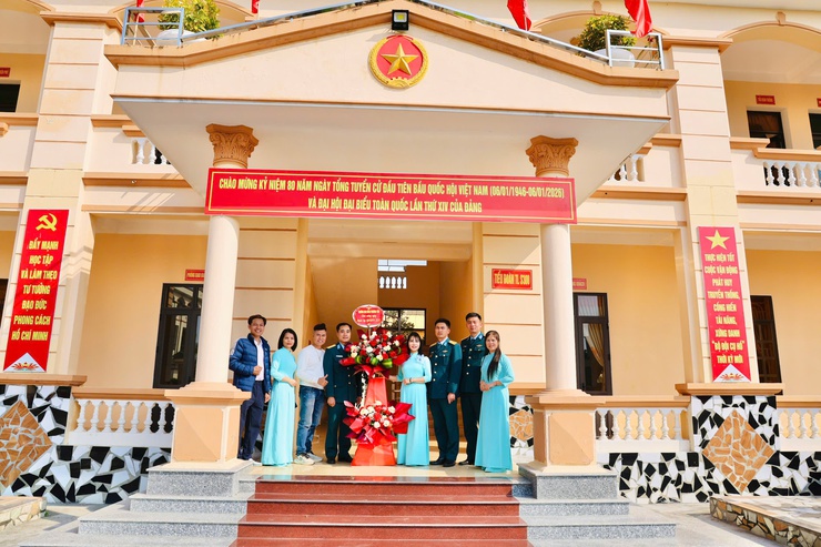 Hơn 200 học sinh Trường Mầm non Đông Phương Yên trải nghiệm tại Tiểu đoàn S300- Ảnh 12.