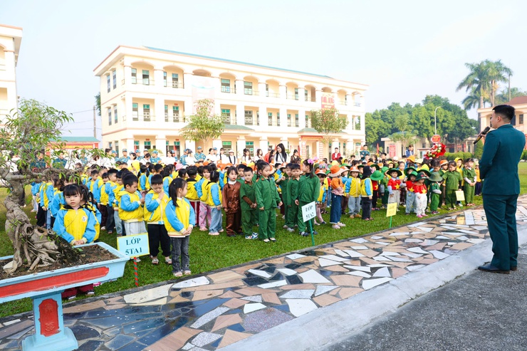 Hơn 200 học sinh Trường Mầm non Đông Phương Yên trải nghiệm tại Tiểu đoàn S300- Ảnh 5.