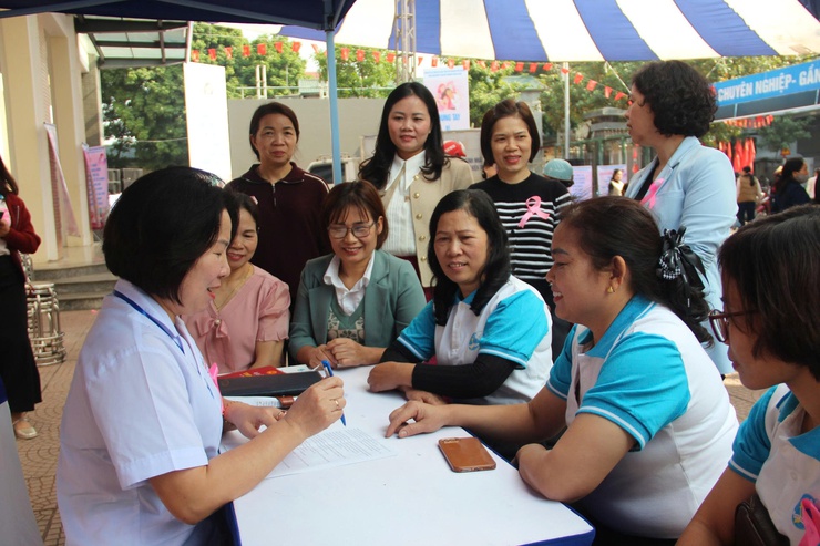 Hội LHPN Thành phố Hà Nội Truyền thông phòng ngừa ung thư vú, ung thư cổ tử cung cho phụ nữ  xã Quốc Oai- Ảnh 13.