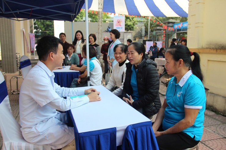 Hội LHPN Thành phố Hà Nội Truyền thông phòng ngừa ung thư vú, ung thư cổ tử cung cho phụ nữ  xã Quốc Oai- Ảnh 12.