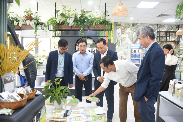 UBND XÃ ỨNG HÒA LÀM VIỆC VỚI HỌC VIỆN NÔNG NGHIỆP VIỆT NAM VỀ ĐỊNH HƯỚNG PHÁT TRIỂN NÔNG NGHIỆP GIAI ĐOẠN 2026–2030.- Ảnh 7.