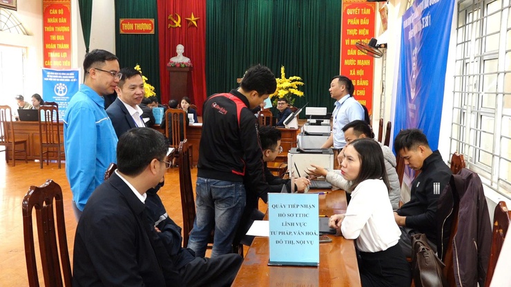 Triển khai "Xe dịch vụ công lưu động" tại xã Bình Minh: Mang hành chính công đến gần dân hơn- Ảnh 1.