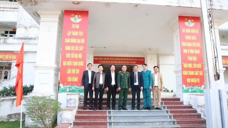 Lãnh đạo xã Tam Hưng thăm, chúc mừng Ban chỉ huy Phòng thủ Khu vực 5 - Thanh Oai nhân kỷ niệm Ngày thành lập Quân đội nhân dân Việt Nam- Ảnh 3.