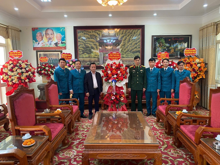 Các xã, phường thăm, chúc mừng cán bộ, chiến sỹ Phòng thủ khu vực 2 Phúc Thọ nhân dịp Ngày thành lập Quân đội nhân dân Việt Nam- Ảnh 1.