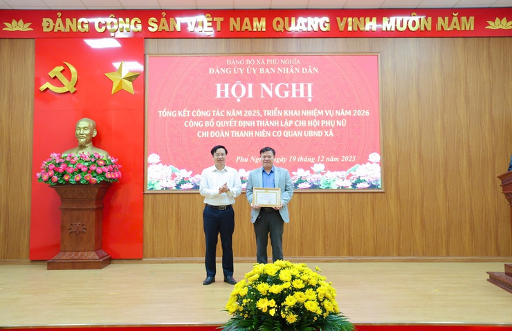 Đảng ủy UBND xã Phú Nghĩa tổng kết công tác năm 2025, triển khai nhiệm vụ năm 2026; Công bố Quyết định thành lập Chi hội Phụ nữ, Chi đoàn Thanh niên Cơ quan UBND xã- Ảnh 4.