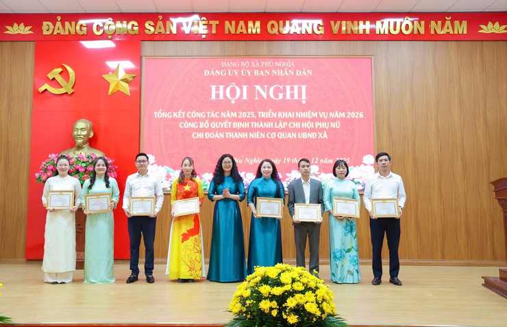 Đảng ủy UBND xã Phú Nghĩa tổng kết công tác năm 2025, triển khai nhiệm vụ năm 2026; Công bố Quyết định thành lập Chi hội Phụ nữ, Chi đoàn Thanh niên Cơ quan UBND xã- Ảnh 6.