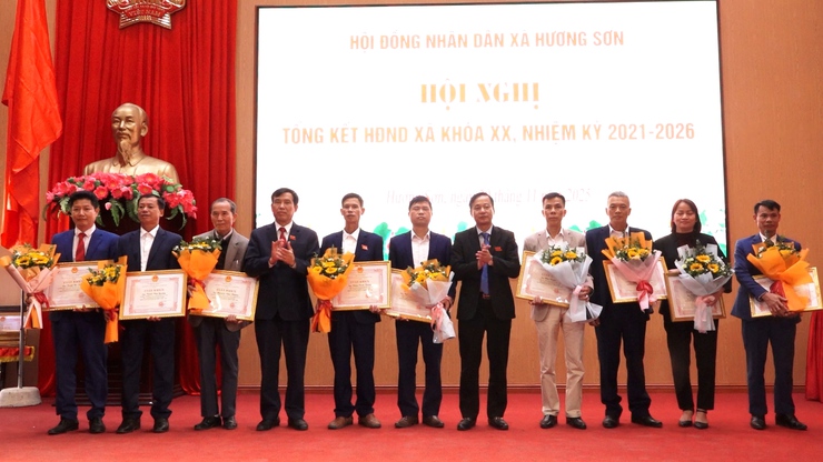 KỲ HỌP CUỐI NĂM 2025 HĐND XÃ HƯƠNG SƠN: QUYẾT NGHỊ NHỮNG NỘI DUNG QUAN TRỌNG CHO GIAI ĐOẠN MỚI- Ảnh 6.