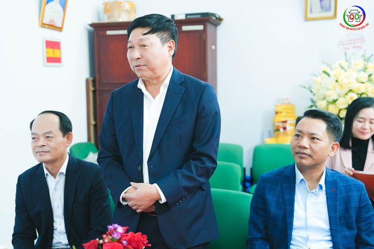 Đoàn công tác Thành ủy Hà Nội thăm, chúc mừng Họ đạo Cao Đài Phúc Đức nhân kỷ niệm 100 năm ngày hoằng khai Đại đạo Tam kỳ phổ độ- Ảnh 1.